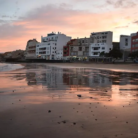 아파트 Alquilaencanarias El Faro Beach 엘메다노